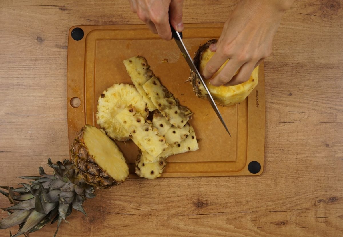 Canapés navideños fáciles con piña