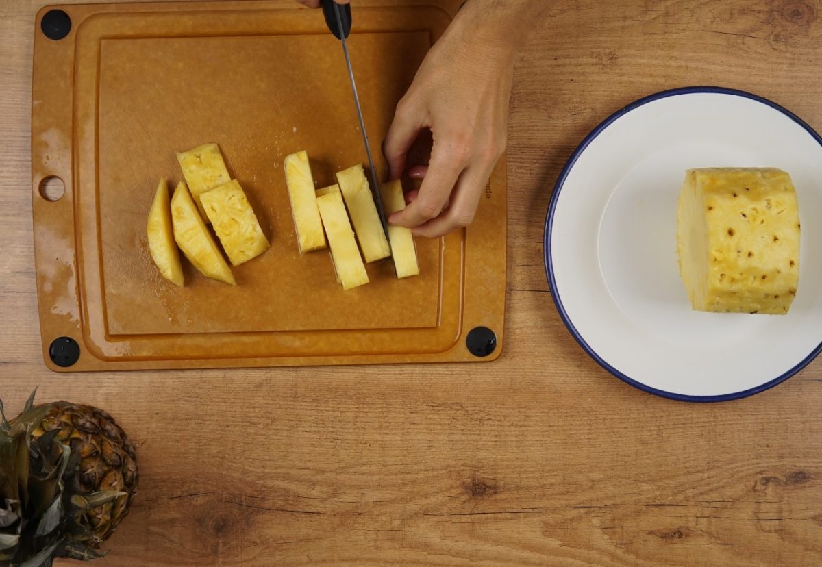 Canapés navideños fáciles con piña