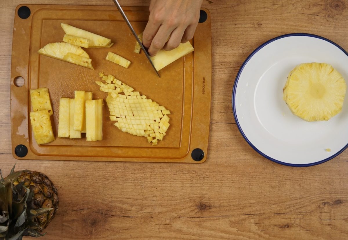 Canapés navideños fáciles con piña