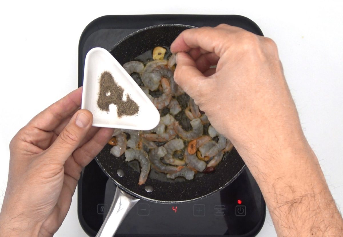 Gambas al pil pil. Receta tradicional con un toque picante