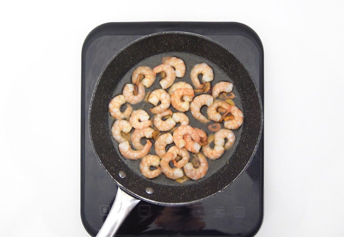 Gambas al pil pil. Receta tradicional con un toque picante