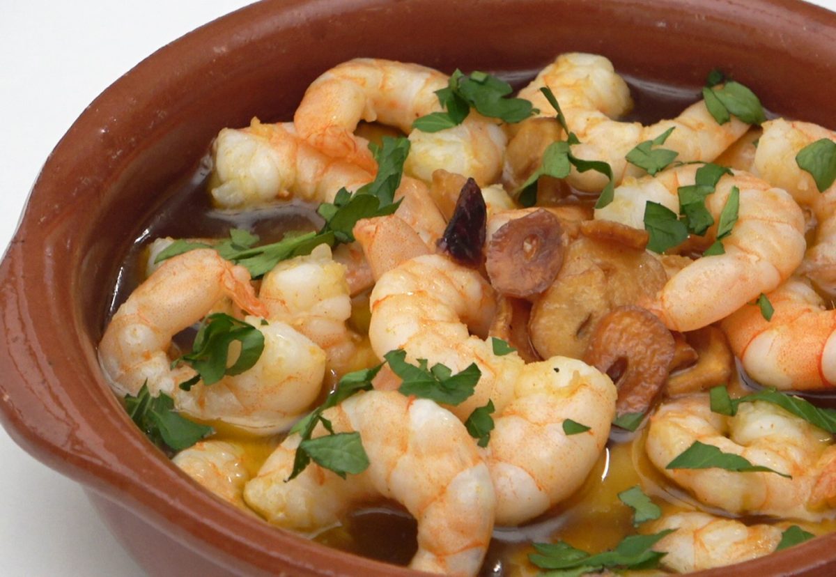 Gambas al pil pil. Receta tradicional con un toque picante