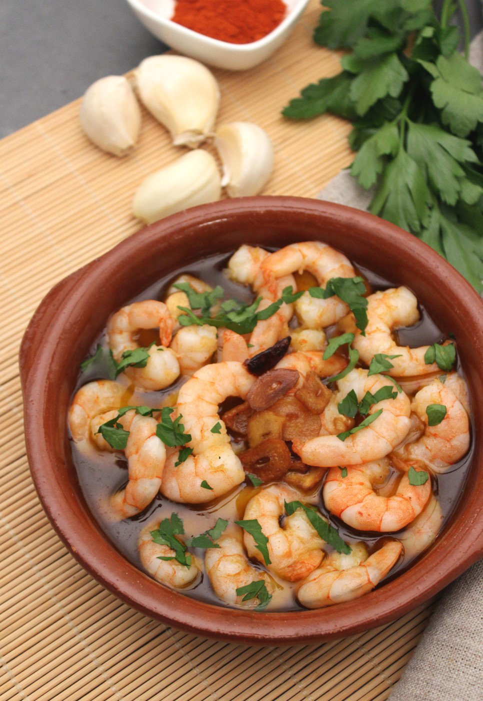 Gambas al pil pil. Receta tradicional con un toque picante