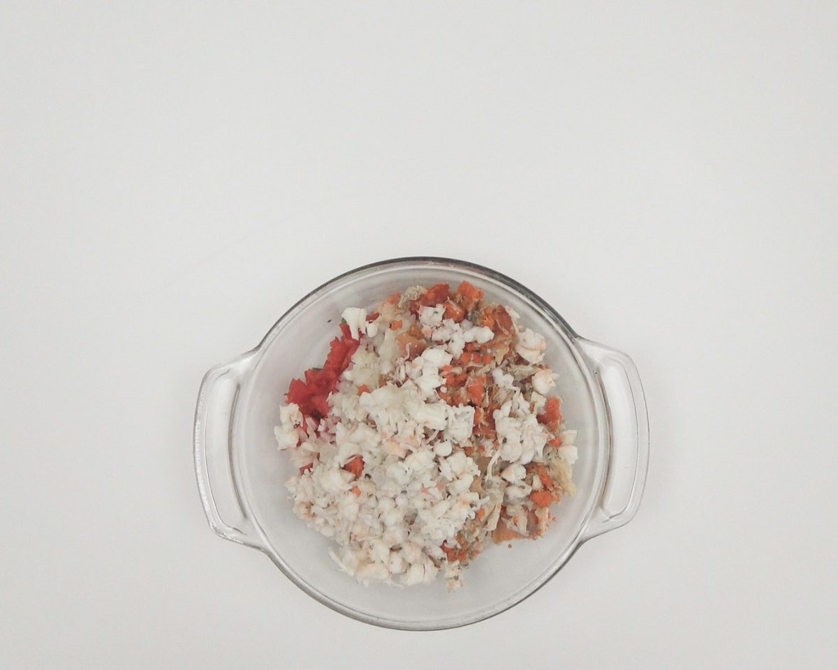 Melocotones rellenos de marisco. Receta fácil, elegante y deliciosa