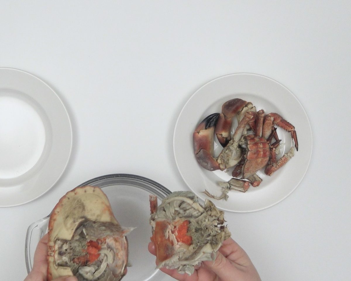 Melocotones rellenos de marisco. Receta fácil, elegante y deliciosa