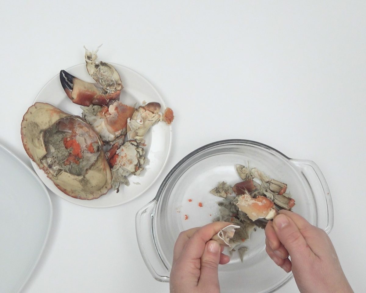 Melocotones rellenos de marisco. Receta fácil, elegante y deliciosa