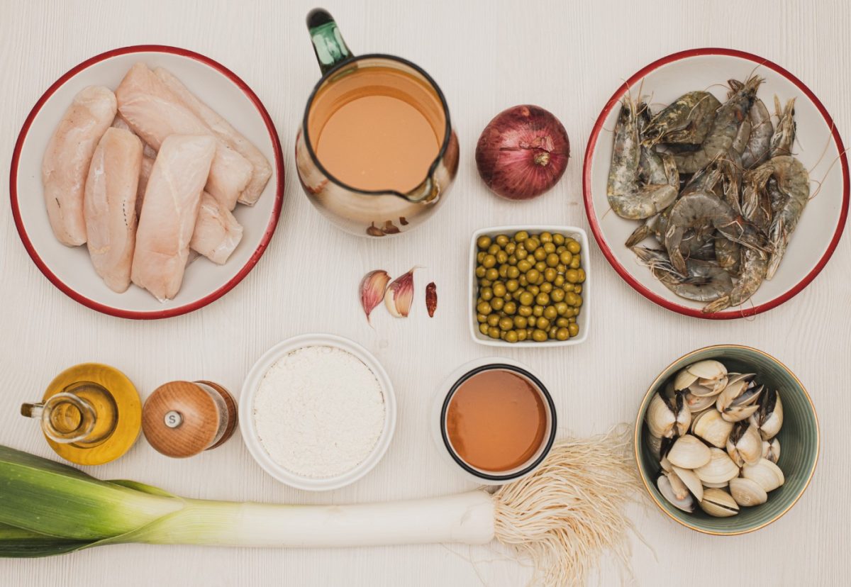 Merluza a la sidra con almejas. Un plato tradicional lleno de sabor