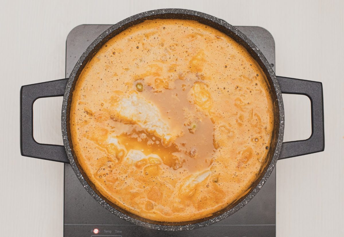 Merluza a la sidra con almejas. Un plato tradicional lleno de sabor