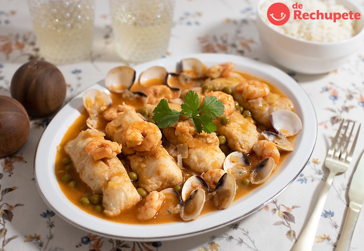 Merluza a la sidra con almejas. Un plato tradicional lleno de sabor