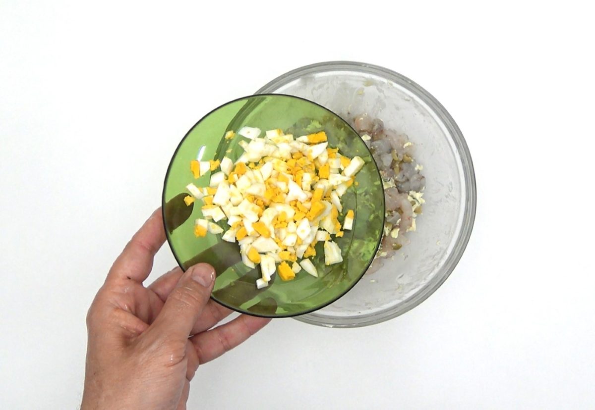 Merluza rellena de marisco gratinada con mayonesa