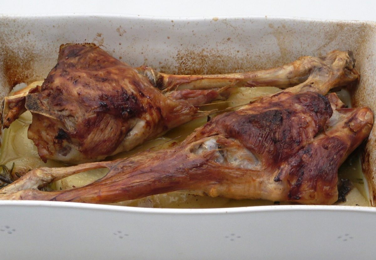 Pierna de cordero asada al Jerez. Asado tradicional y delicioso