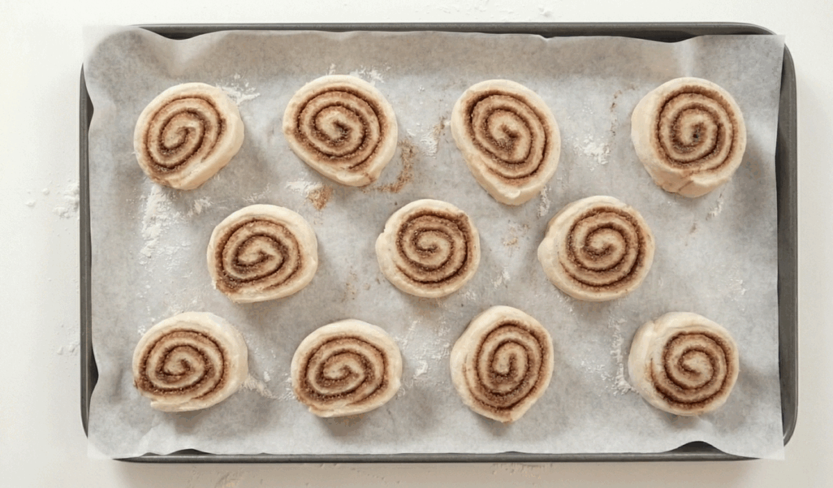 Rollitos de canela exprés con hojaldre. Receta fácil para un capricho rápido