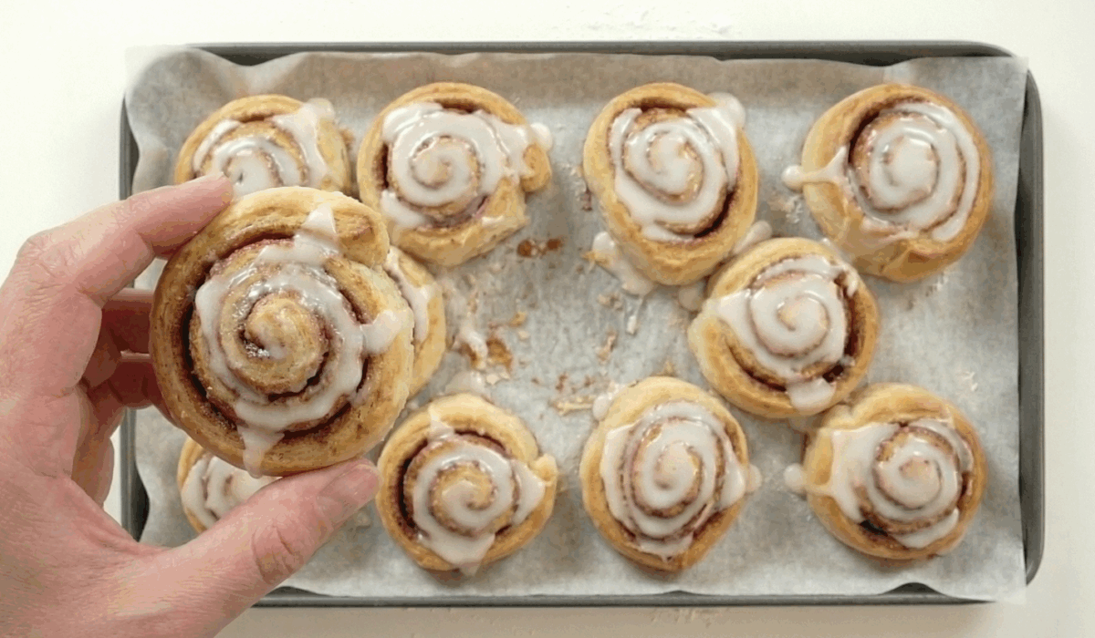 Rollitos de canela exprés con hojaldre. Receta fácil para un capricho rápido