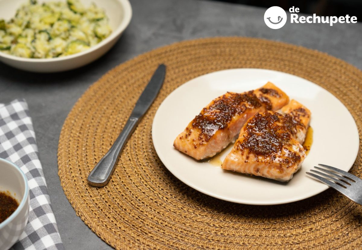 Salmón al horno con mostaza y verduras