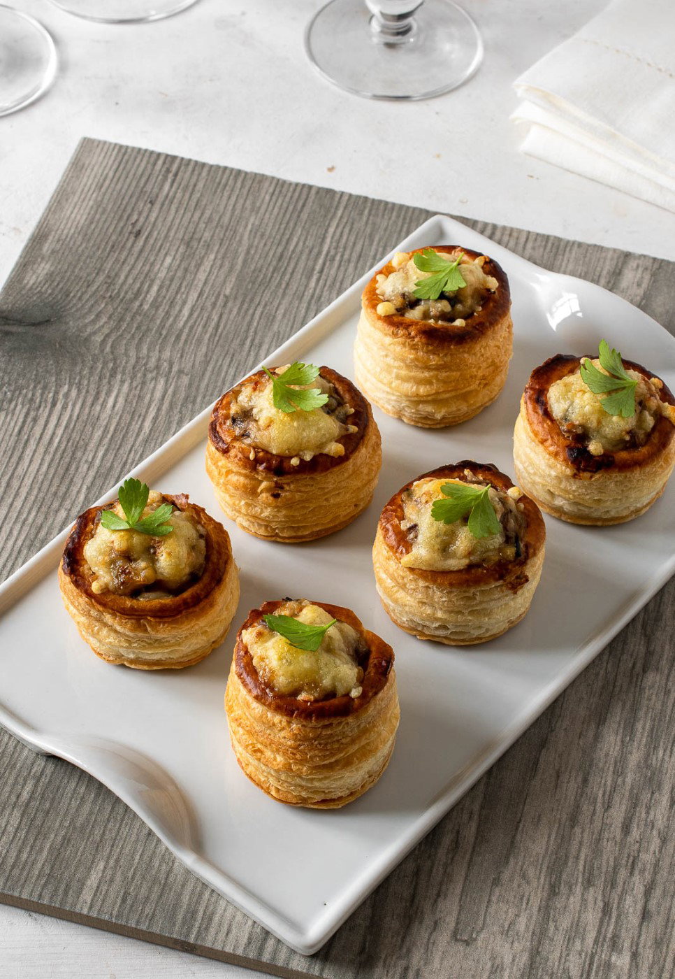 Volovanes de setas y gambas. Un aperitivo fácil y delicioso