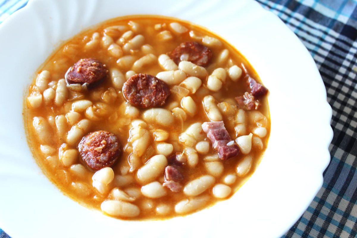 alubias con chorizo paso 12