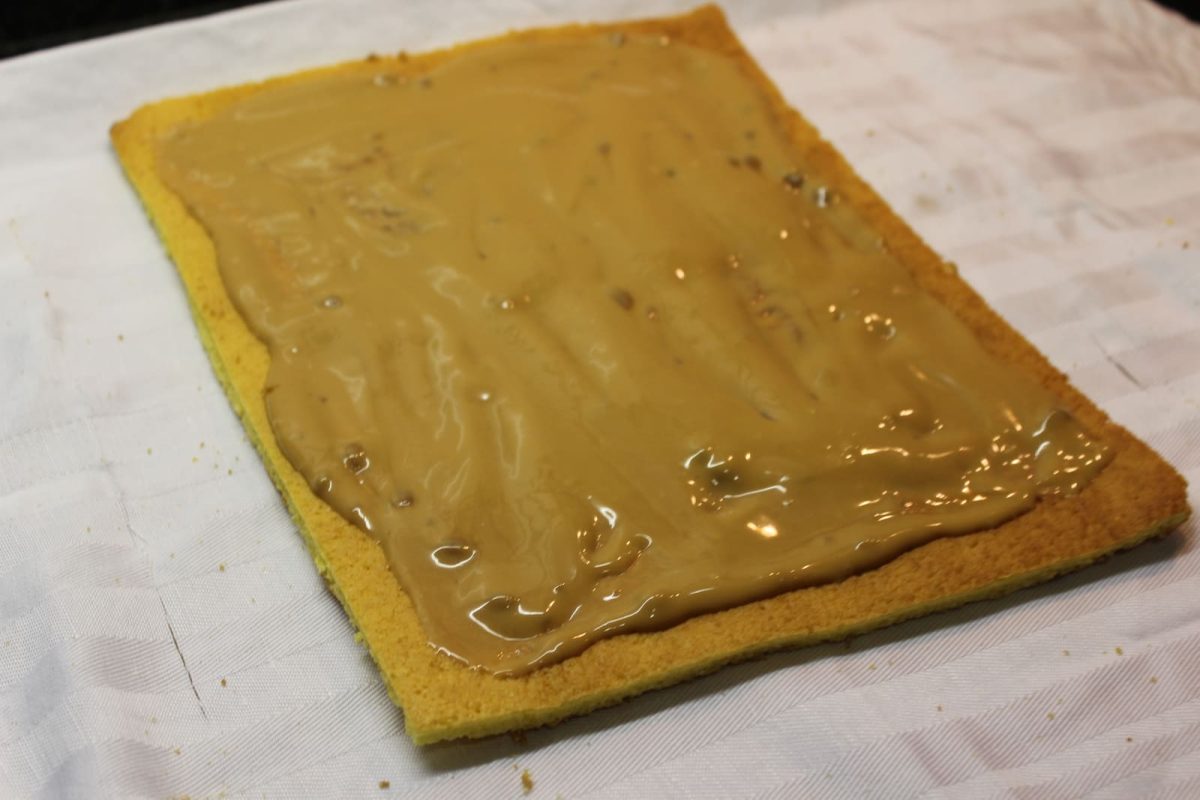 brazo de gitano con crema de castañas paso 9