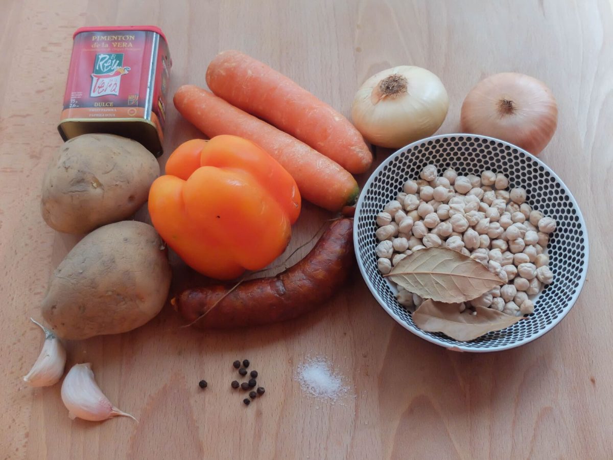 cazuela de garbanzos con chorizo paso 1