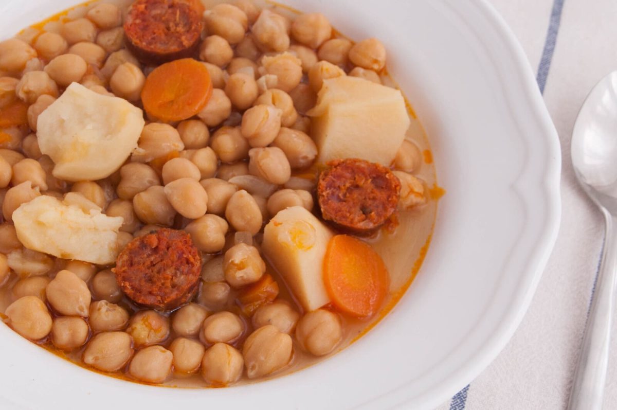 cazuela de garbanzos con chorizo paso 9