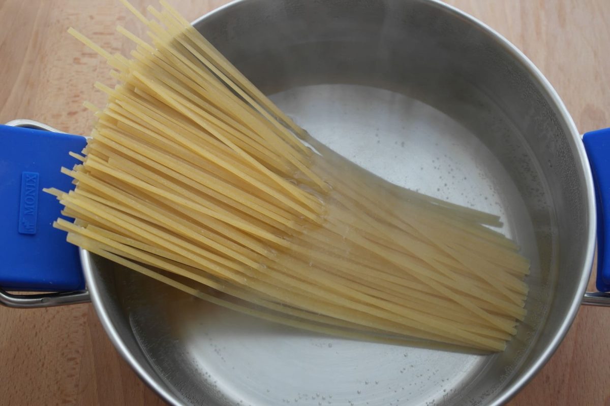 espaguetis con salsa alfredo paso 2