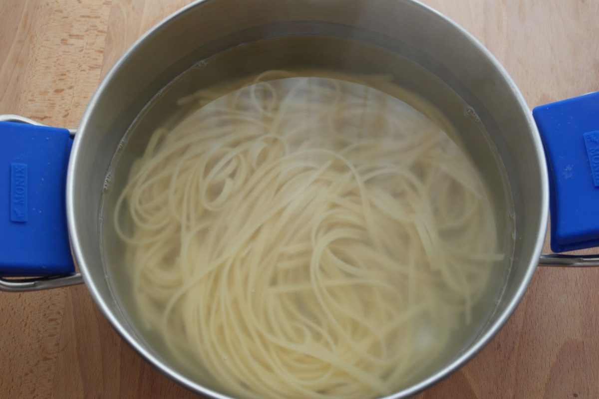 espaguetis con salsa alfredo paso 4