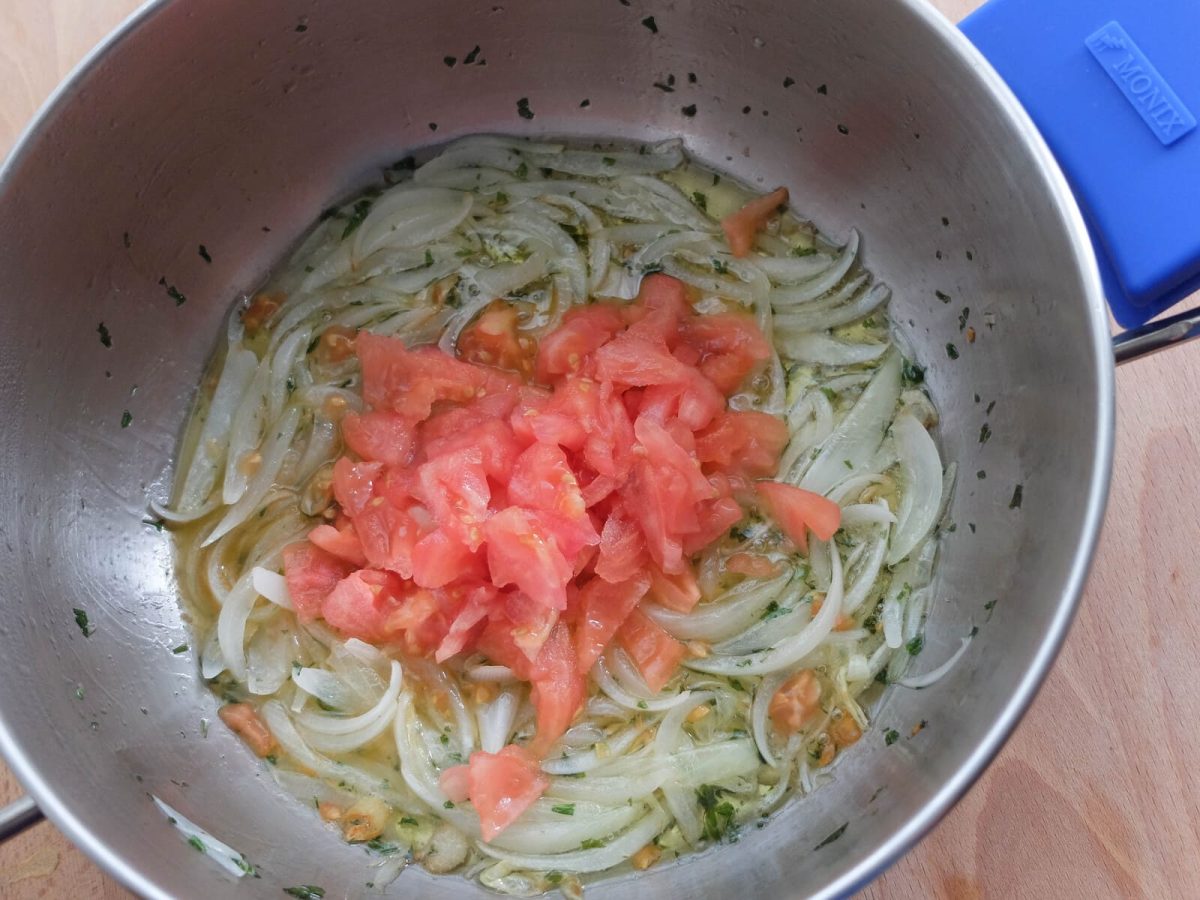 guiso de rape y patatas paso 17