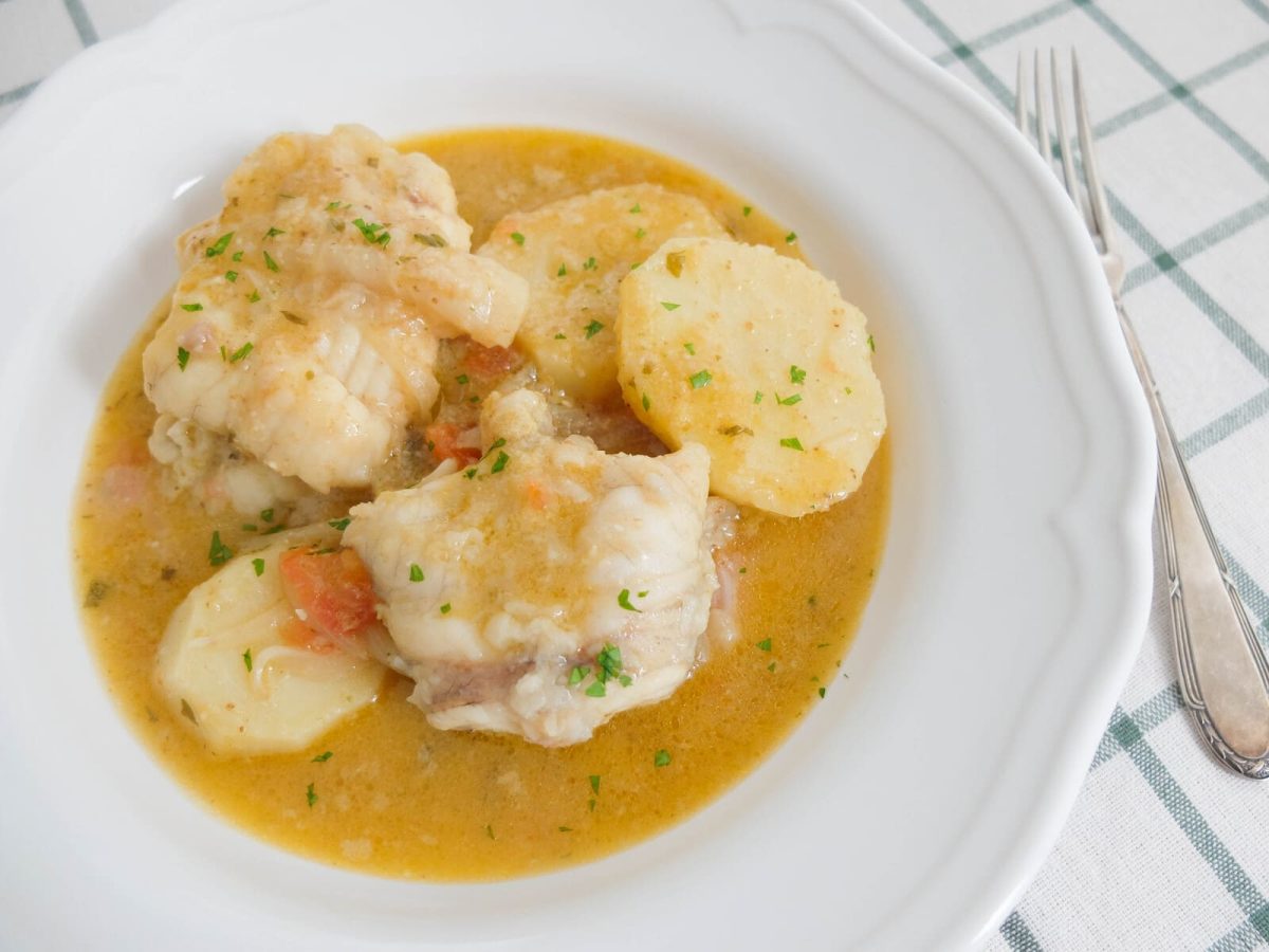 guiso de rape y patatas paso 23