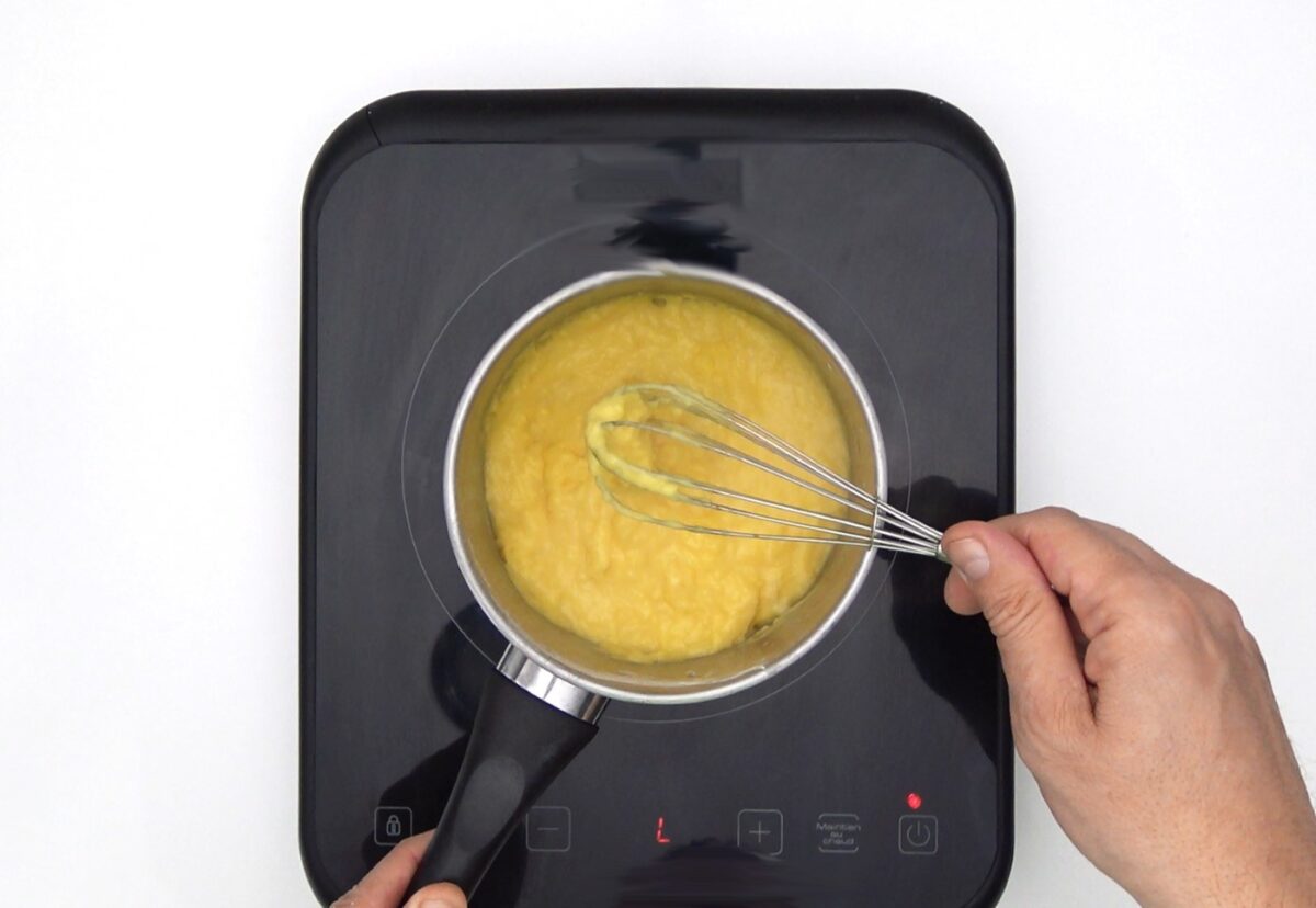 Bizcocho de crema pastelera de forma tradicional