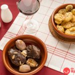 Carrilleras de cerdo al horno. Receta jugosa y llena de sabor