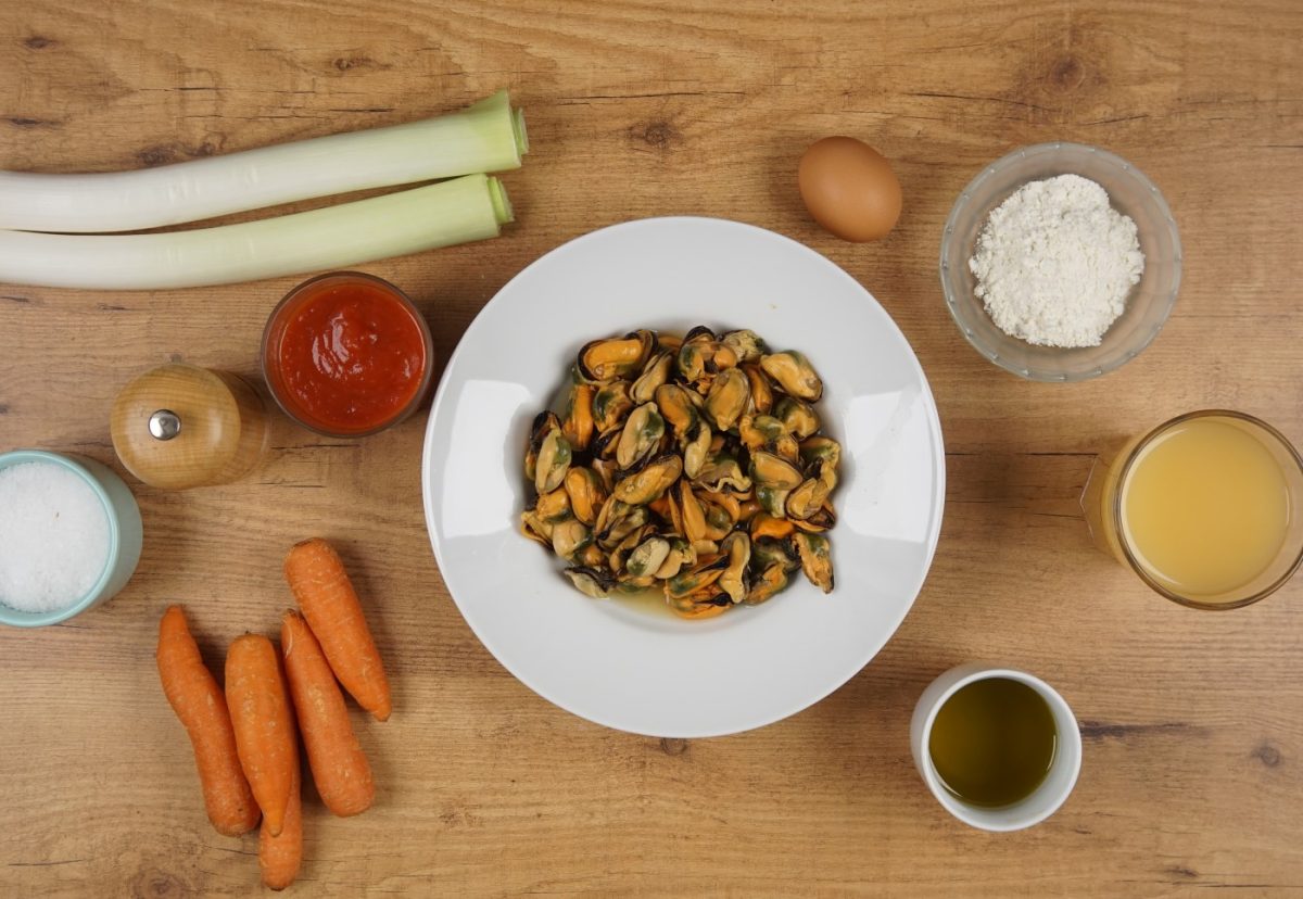 Crema navideña de mejillones con costra de hojaldre