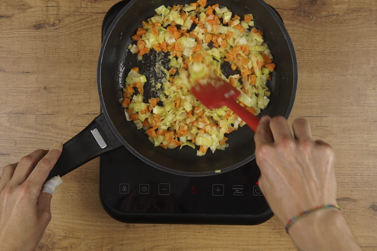 Crema navideña de mejillones con costra de hojaldre