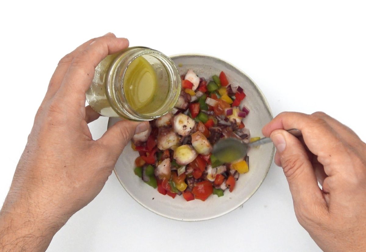 Ensalada de pulpo con verduras. Una receta saludable y sencilla