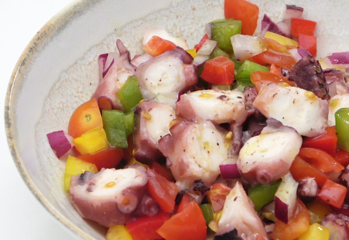 Ensalada de pulpo con verduras. Una receta saludable y sencilla