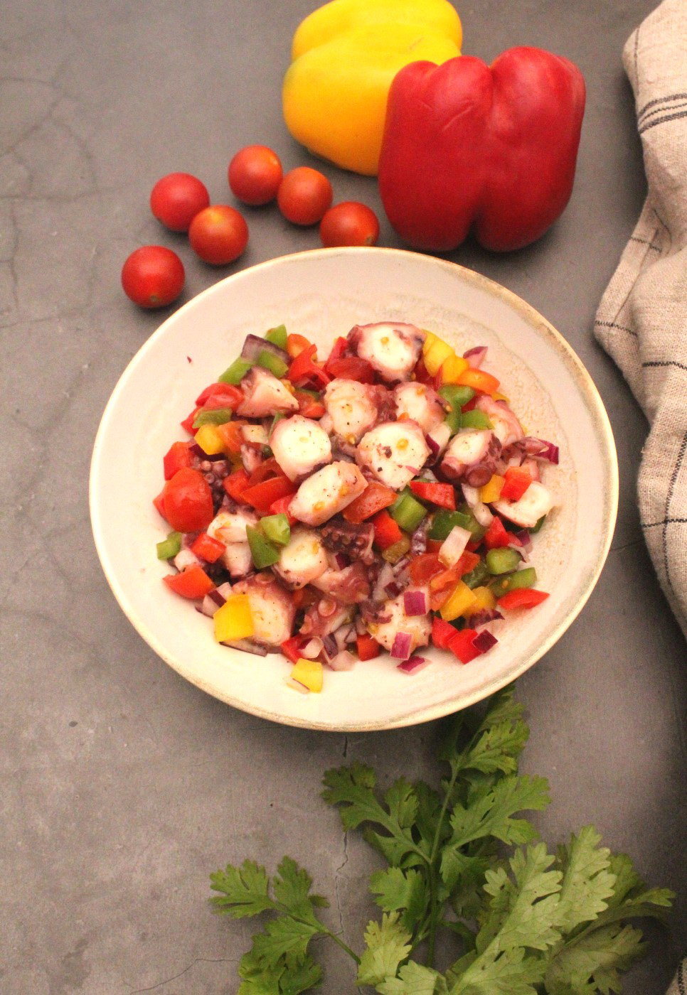 Ensalada de pulpo con verduras. Una receta saludable y sencilla