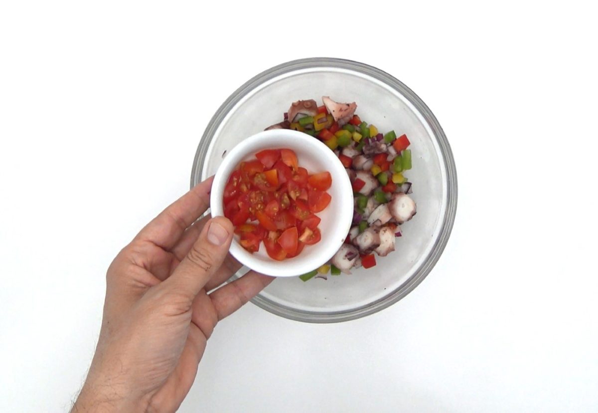 Ensalada de pulpo con verduras. Una receta saludable y sencilla