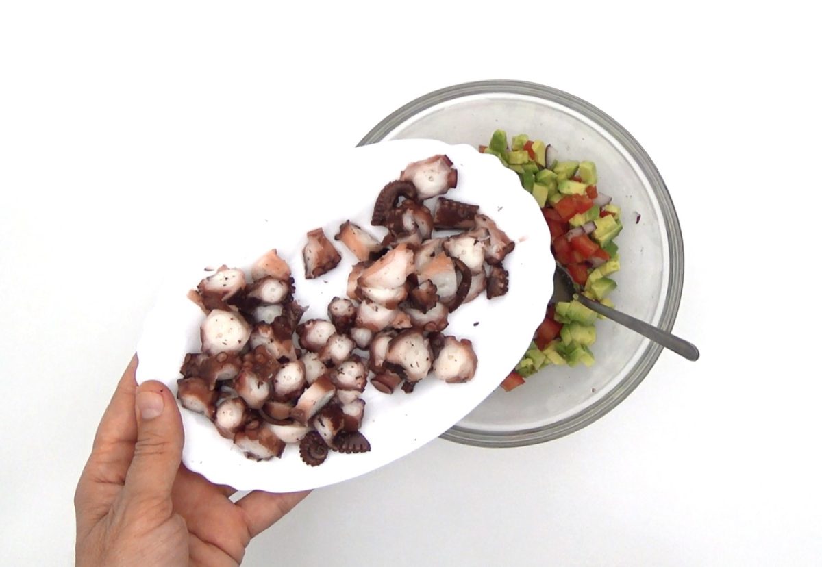 Ensalada de pulpo y aguacate paso a paso