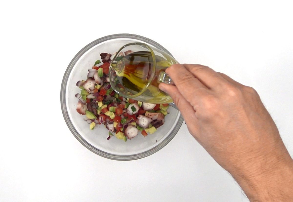 Ensalada de pulpo y aguacate paso a paso