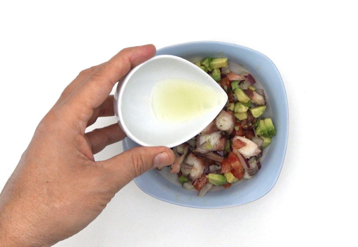 Ensalada de pulpo y aguacate paso a paso