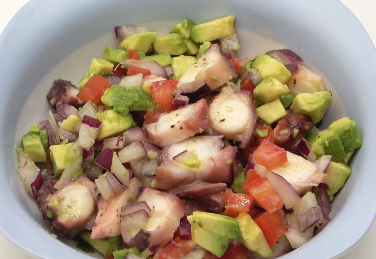 Ensalada de pulpo y aguacate paso a paso