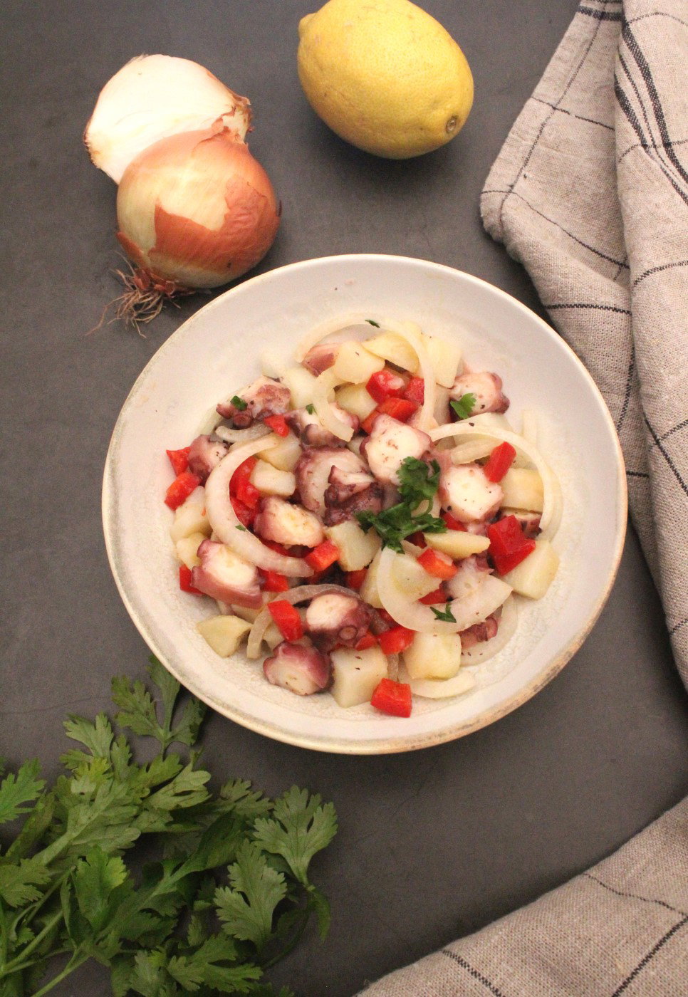 Cómo hacer una ensalada de pulpo y patata