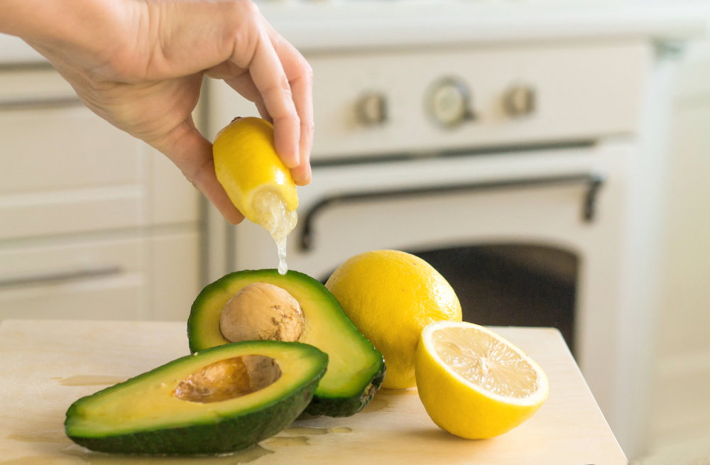 Evitar oxidación aguacate con zumo de limón