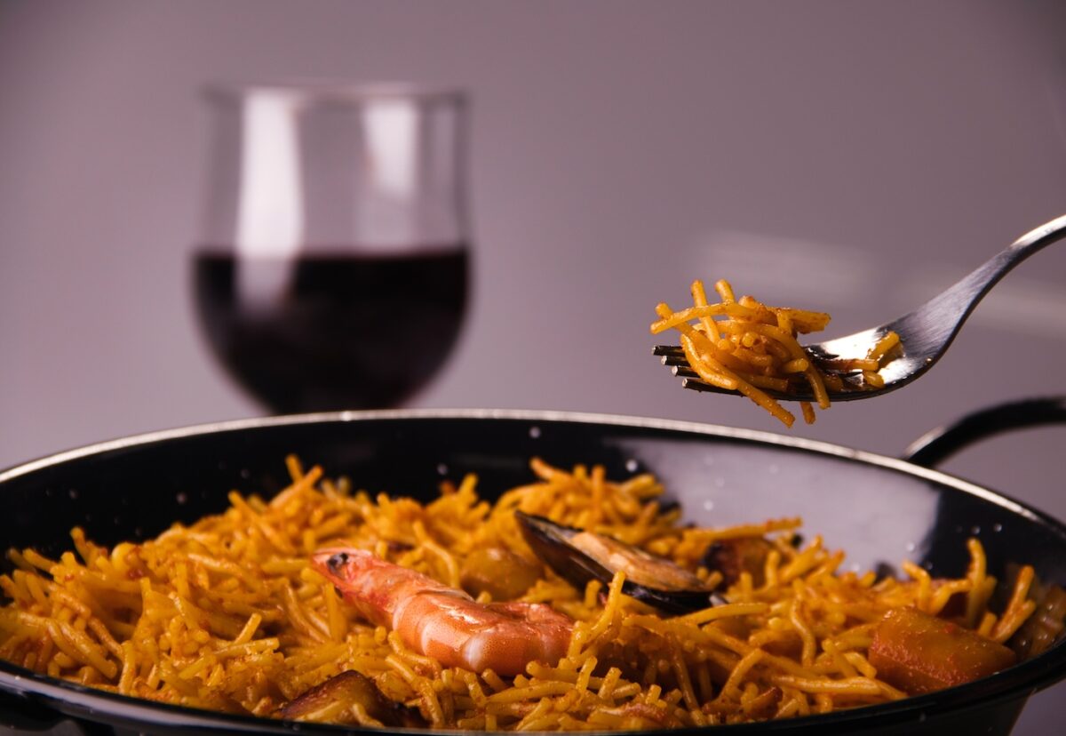 13 recetas deliciosas de fideuá y salsas para acompañar