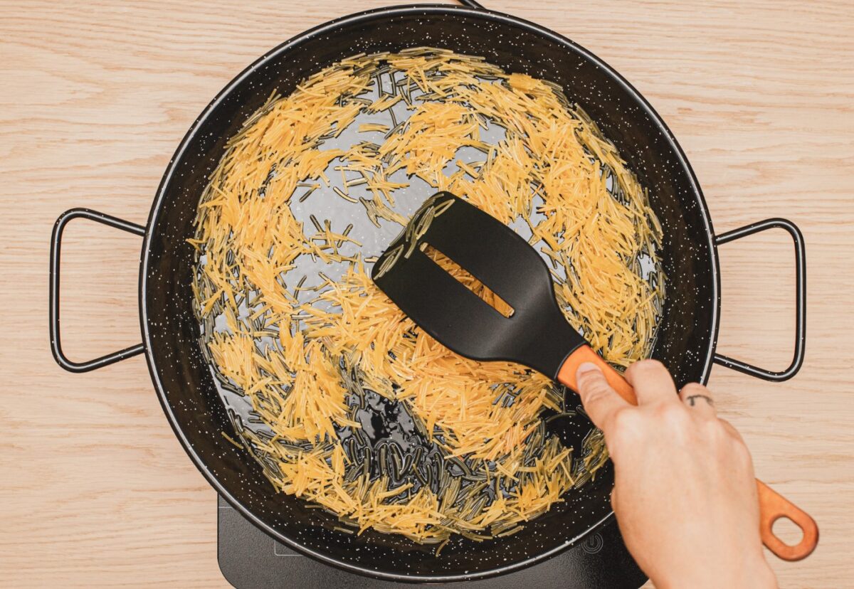 Fideuá vegana. Receta fácil y deliciosa para todos