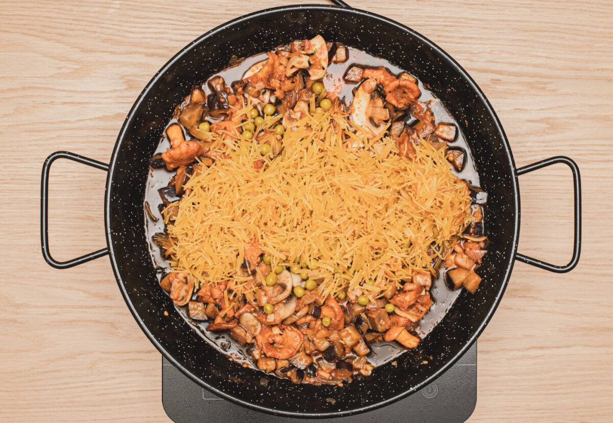 Fideuá vegana. Receta fácil y deliciosa para todos