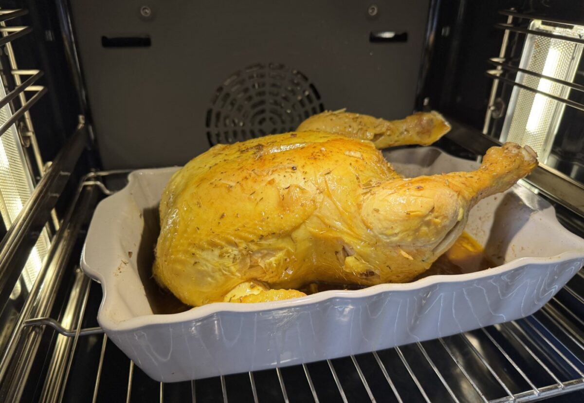 Pollo rostizado. Jugoso, dorado y perfecto en casa
