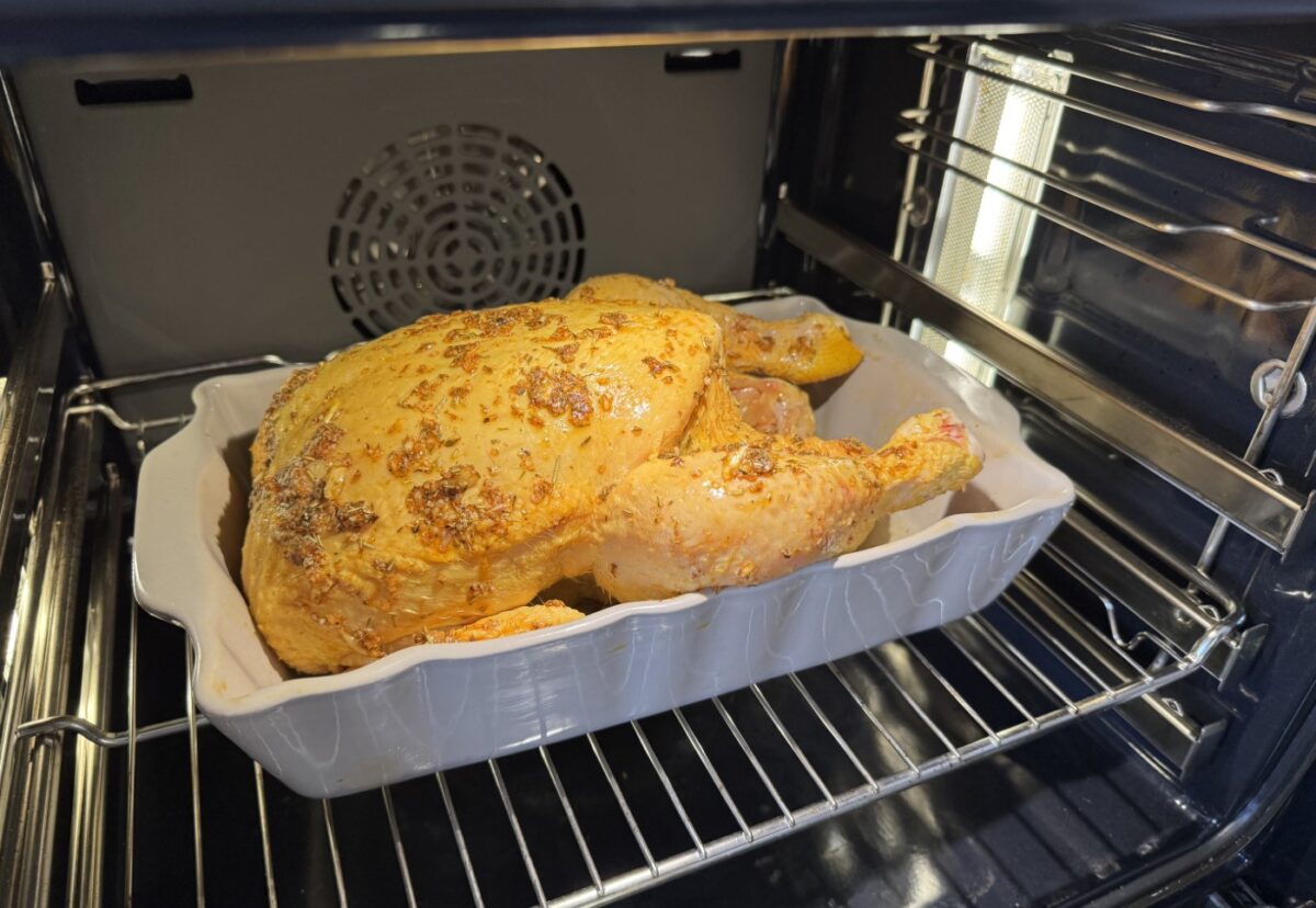 Pollo rostizado. Jugoso, dorado y perfecto en casa