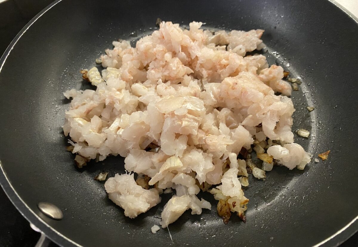 Pudin de merluza y gambas paso a paso