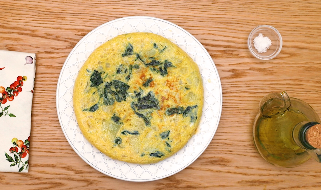 Tortilla de patatas y espinacas. Una receta riquísima y muy sencilla