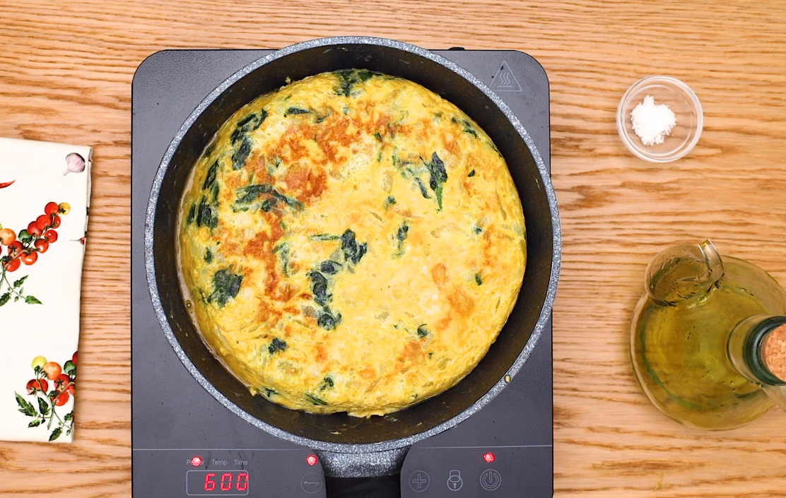 Tortilla de patatas y espinacas. Una receta riquísima y muy sencilla