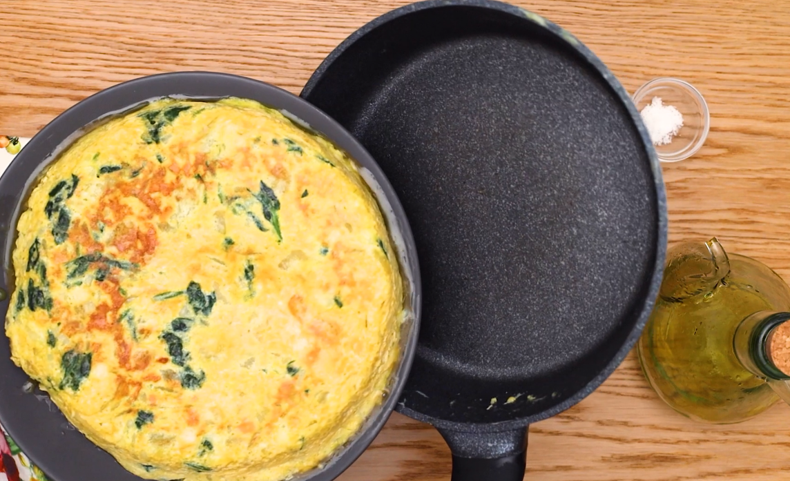 Tortilla de patatas y espinacas. Una receta riquísima y muy sencilla